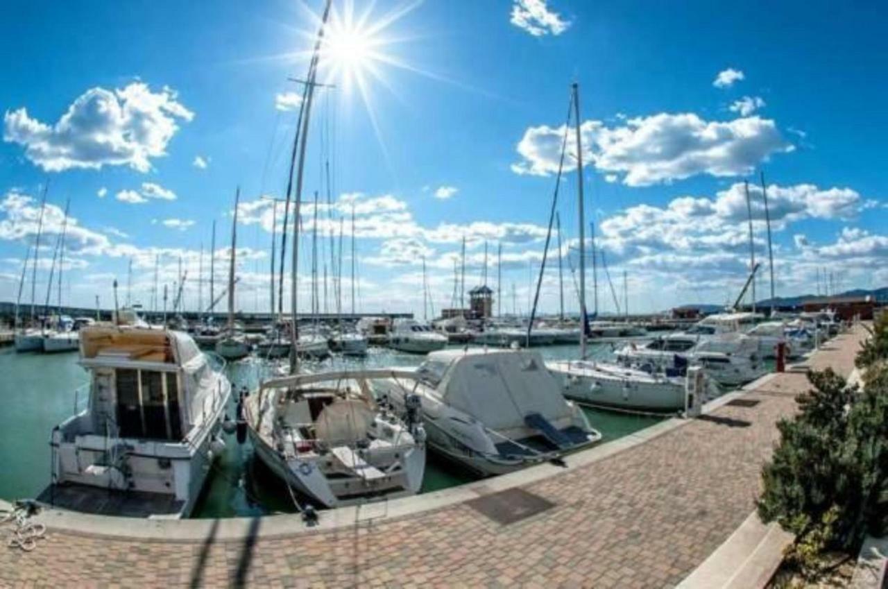Yacht Suite Marina Di Grosseto Exterior photo