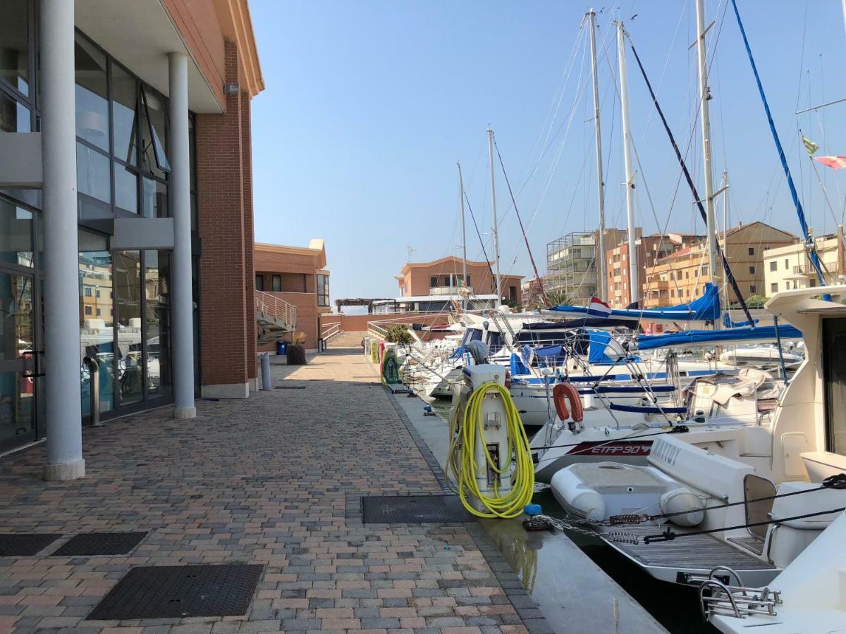 Yacht Suite Marina Di Grosseto Exterior photo